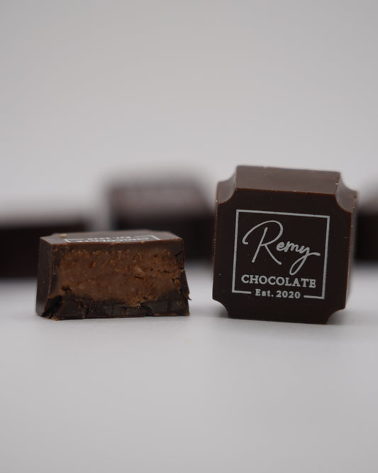 Sophistication in Every Bite: The 9-Piece Praline & Feuilletine Bonbon Box (Dark Chocolate)